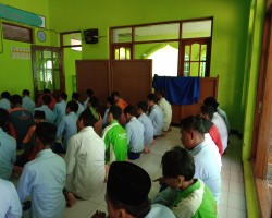 Kegiatan Kerohanian Sholat Dhuhur Berjama'ah