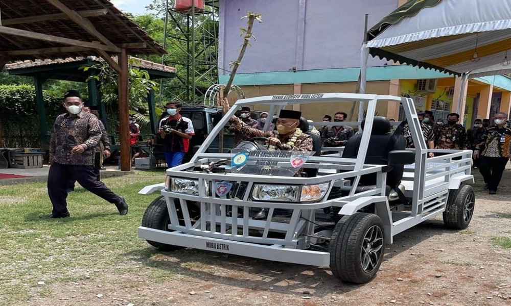 Prototipe Mobil Listrik SMK Al Khoiriya Baron